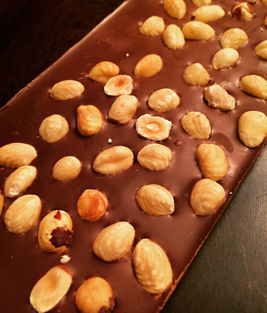 barra de chocolate sultano vergani con avellanas enteras
