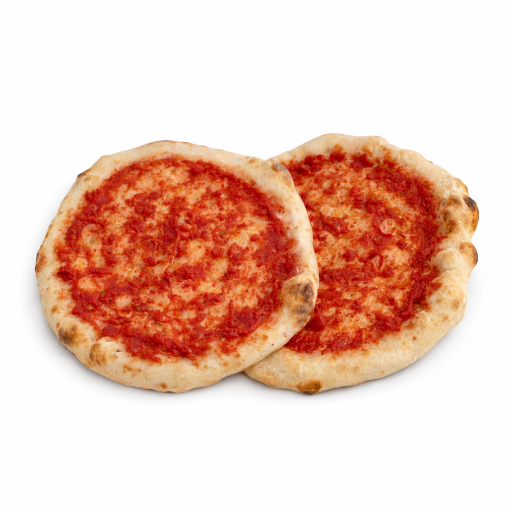 dos masas de pizza napoletana con salsa y borde alto