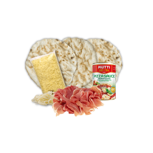 Pizzakit 3 Masas estiradas a mano, cocidas en piedra y de larga fermentación. 1 Pulpa de Tomate 400gr. 1 Mozzarella Granulada 360gr. 1 Prosciutto Crudo 100gr.