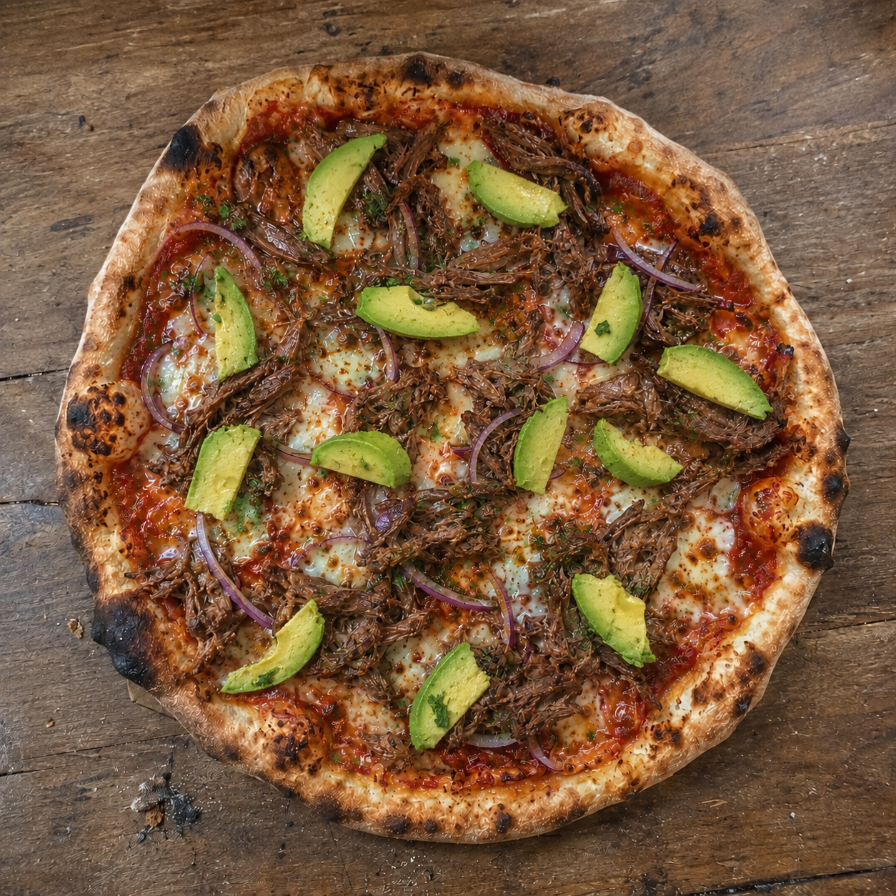 pizza con carne mechada y palta