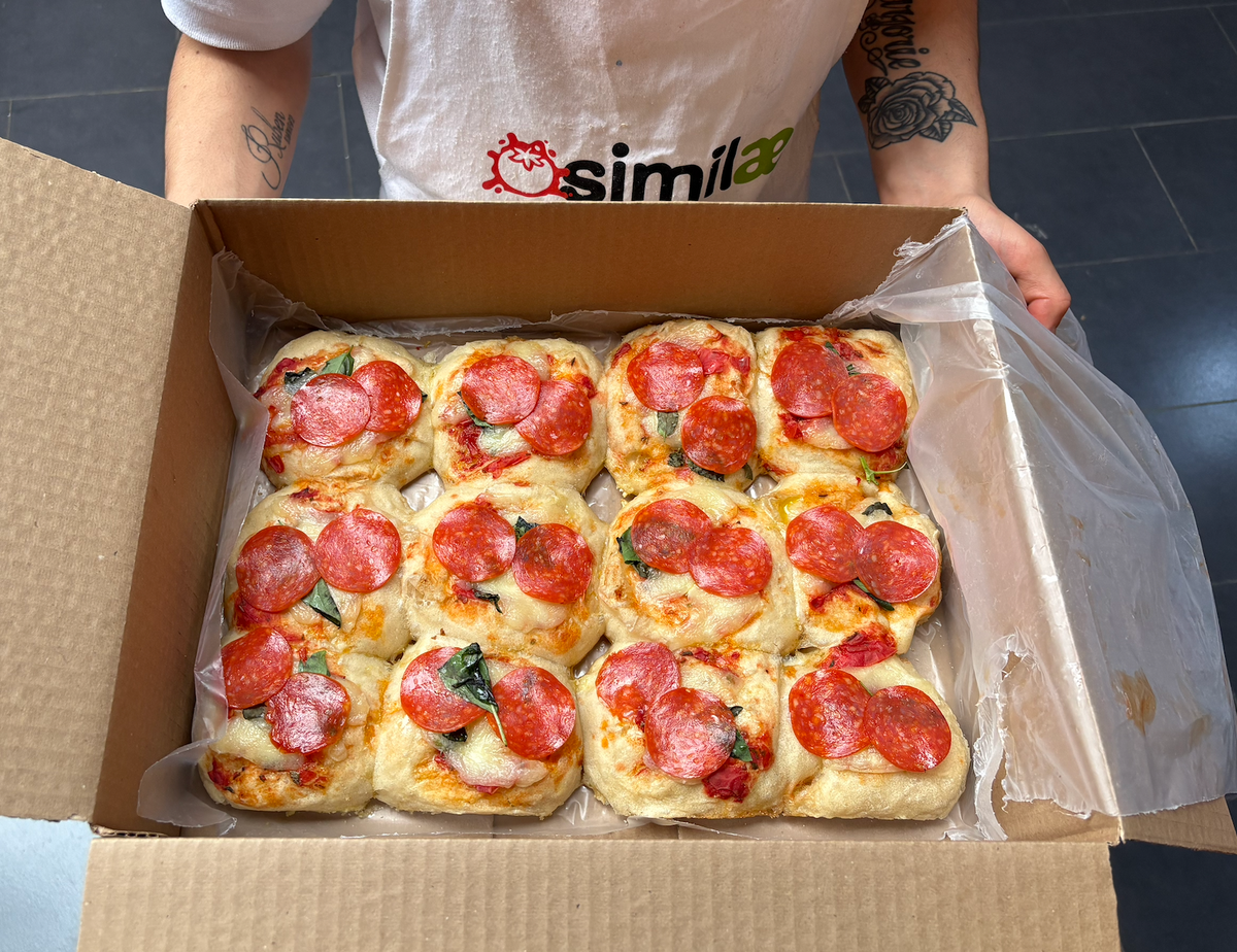 Pizzettas con Pepperoni x12 vista completa – bloque de 12 pizzetas artesanales Santiago