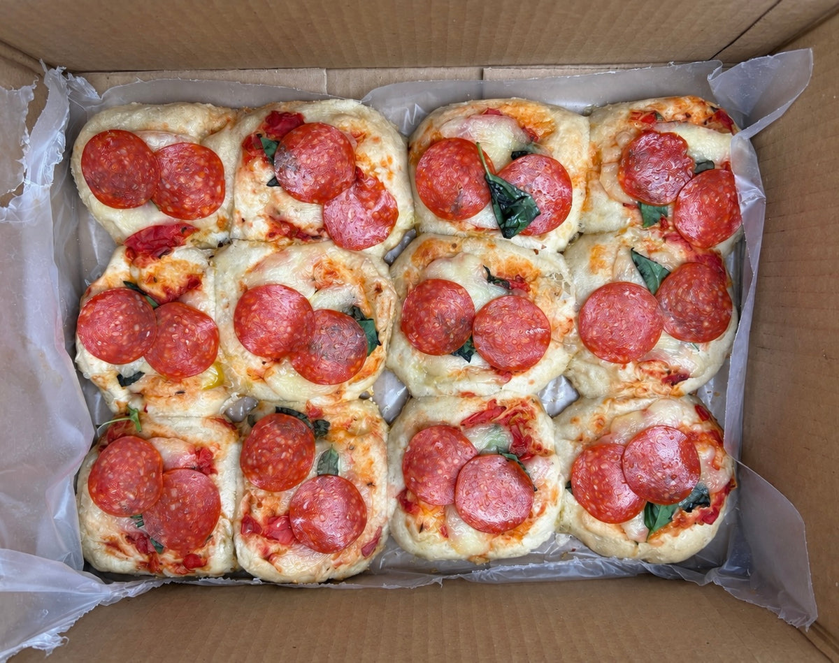 Pizzetta con Pepperoni x12 en caja – pizzetas artesanales listas para despacho Santiago