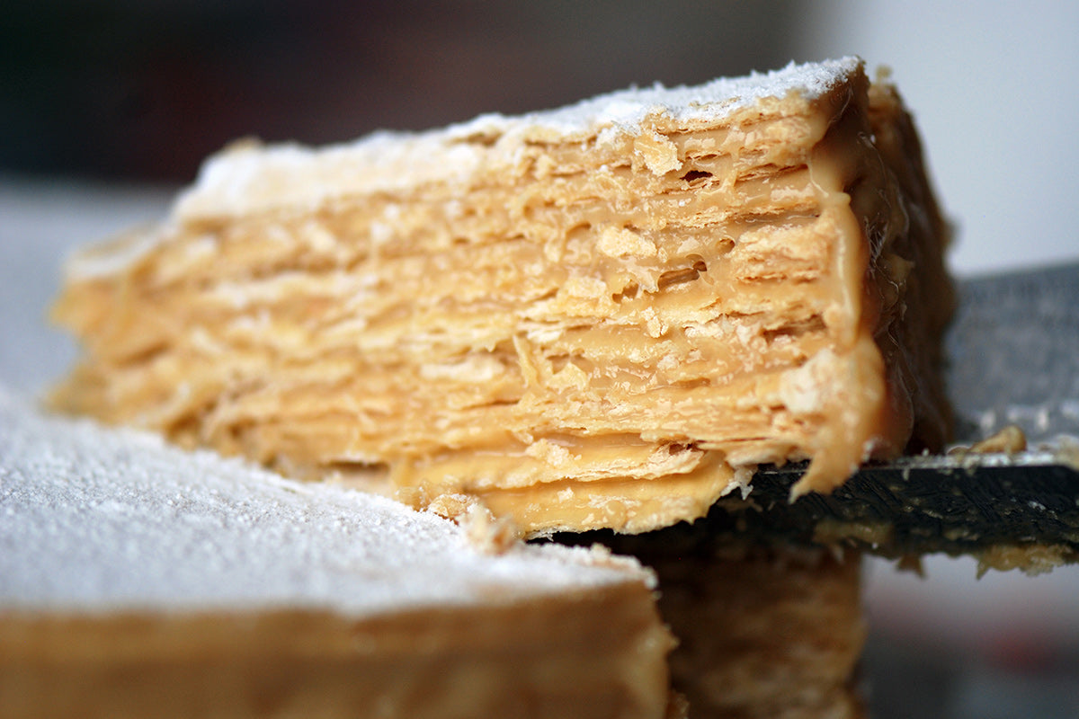 corte torta mil hojas hojaldre manjar 